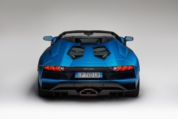 У Франкфурті представлять оновлену Lamborghini Aventador S Roadster Фото 5
