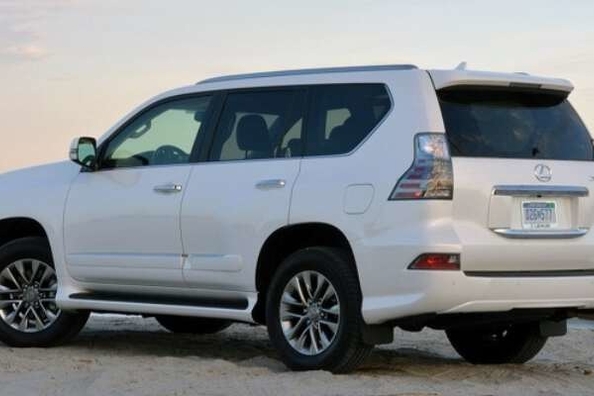 Брутальність і вишуканість в оновленому позашляховик Lexus GX 460 Фото 4
