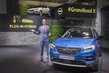 Opel презентував свій перший гібридний автомобіль фото 1