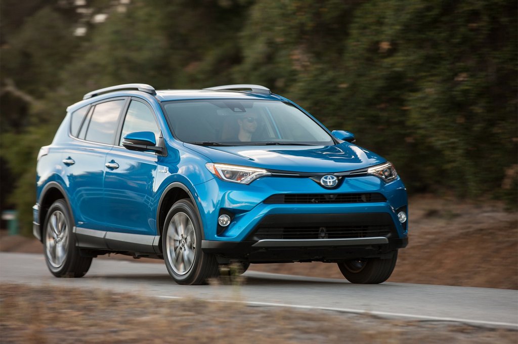 Агресивний і динамічний кросовер Toyota RAV 4