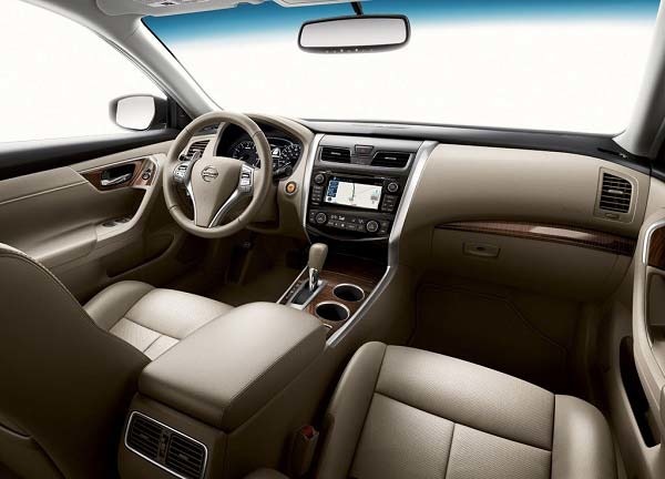 Огляд седана Nissan Teana