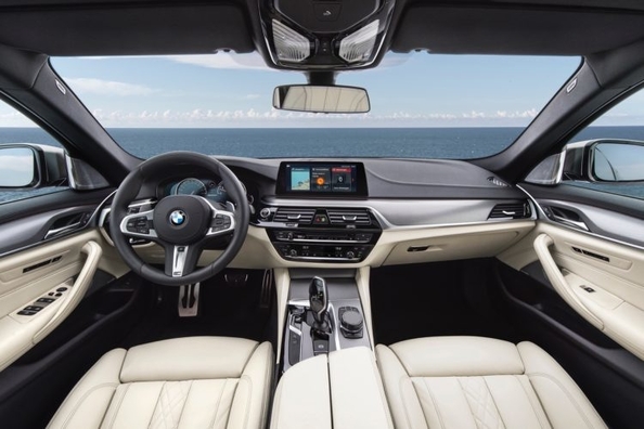 Седан BMW M550i XDrive 2018 модельного року Фото 5