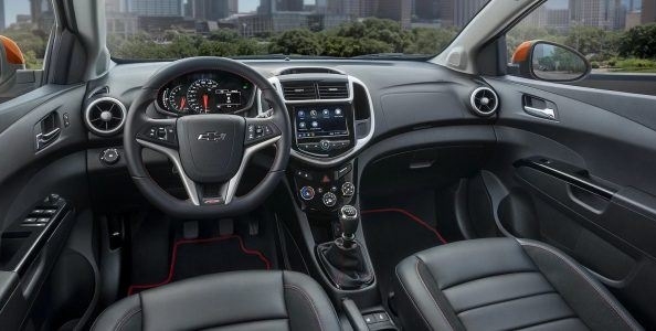 Більше комфорту і стилю в новій Chevrolet Aveo Фото 6