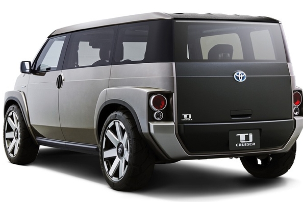 Toyota представила суміш позашляховика і фургона Фото 3