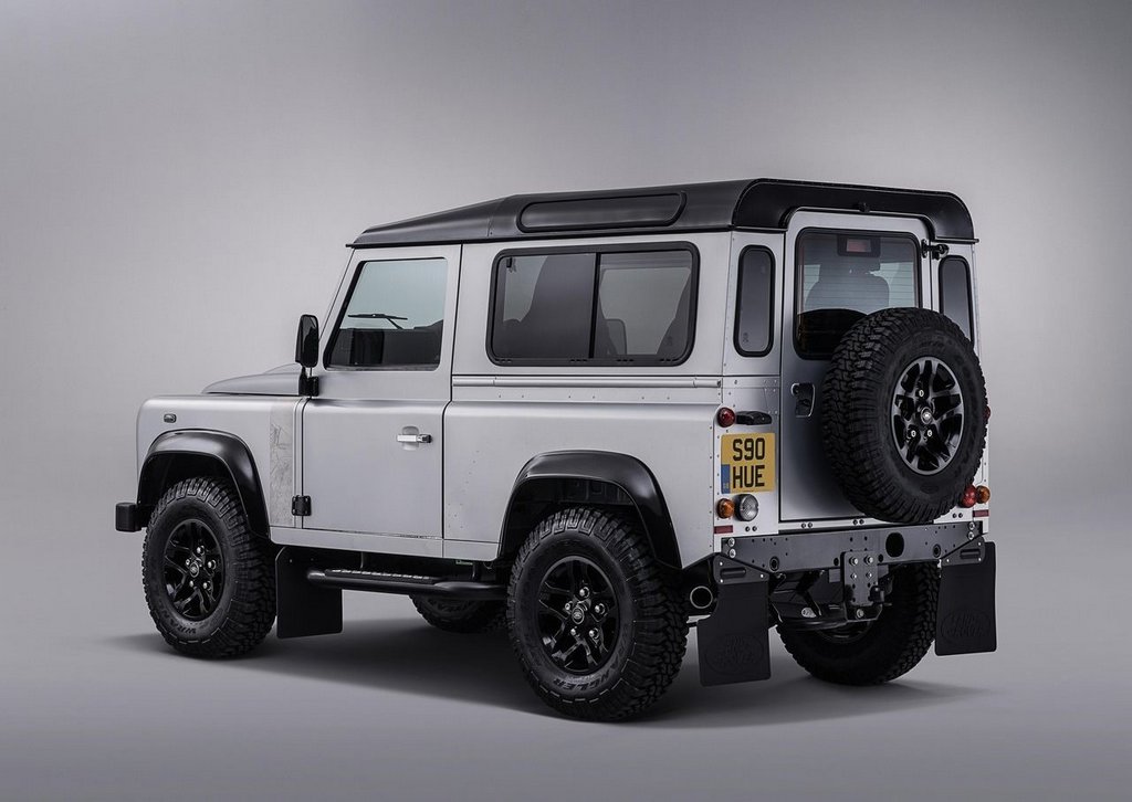 Новий Land Rover Defender отримає електричну версію