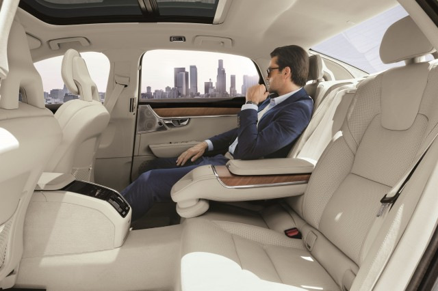 Огляд оновленого седана Volvo S90