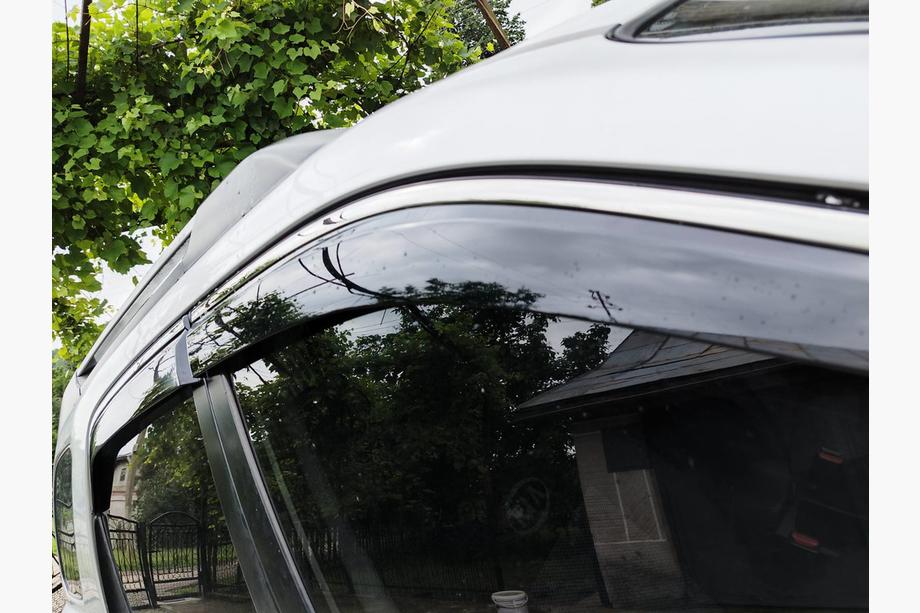 Kia Sportage 2004-2010 рр. Вітровики з хромованим молдингом (4 шт, Niken) Фото 7