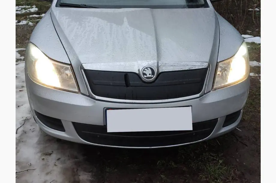 Skoda Octavia II A5 2010-2013 рр. Зимова накладка на решітку (верхня) Матова