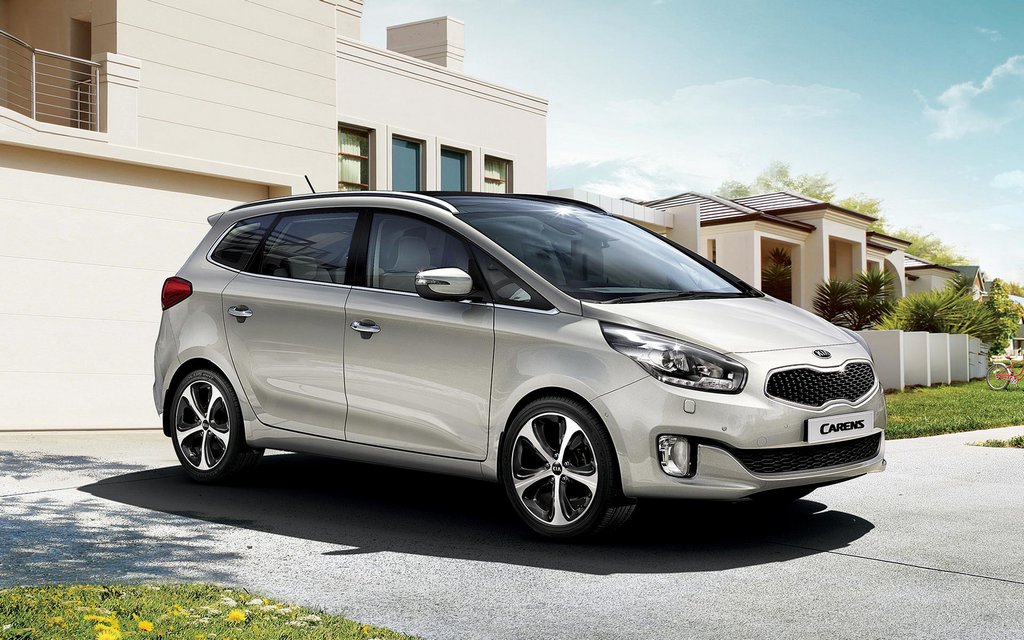 Огляд компактвена KIA Carens