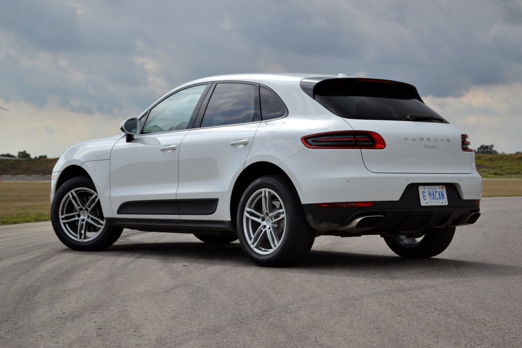 Порівнюємо Porsche Cayenne і Porsche Macan