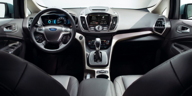 Огляд компактного п’ятимісного мінівена Ford C-Max