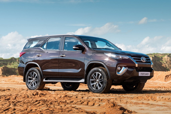Огляд 7-місцевого позашляховика Toyota Fortuner Фото 3