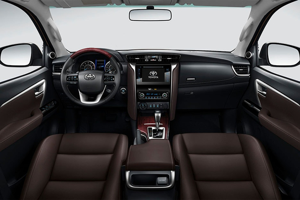 Огляд 7-місцевого позашляховика Toyota Fortuner Фото 5