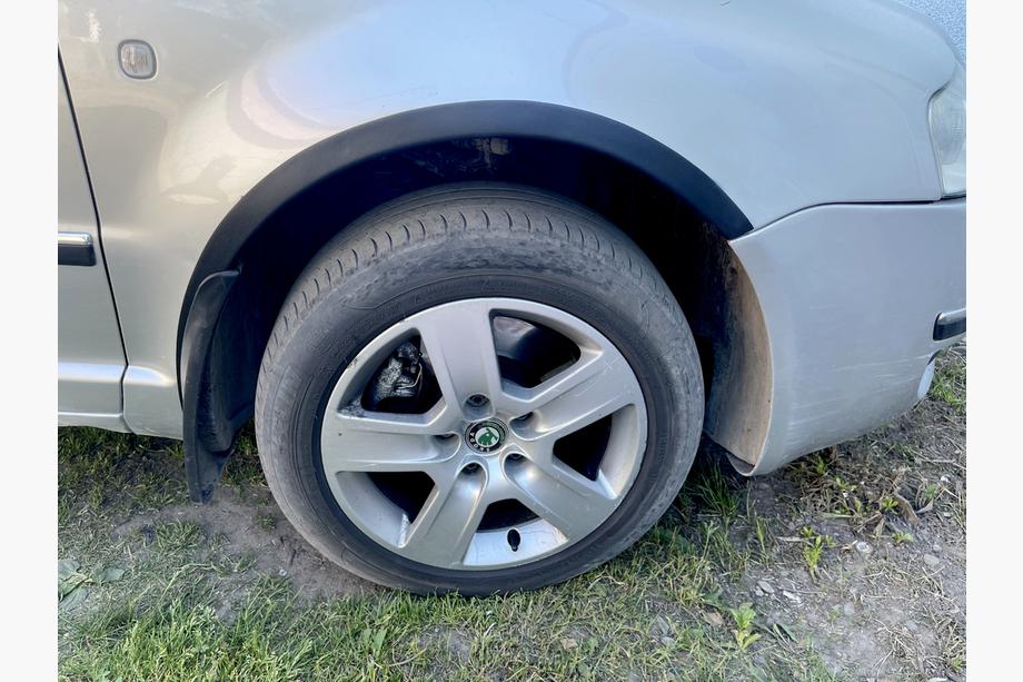 Skoda Superb 2001-2009 рр. Накладки на арки (4 шт, чорні) Фото 2