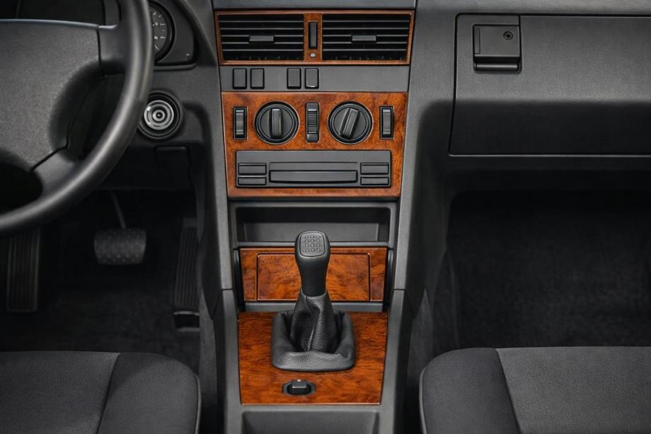 Mercedes C-class W202 1993-2001 рр. Накладки на панель (1993-1995) Image
