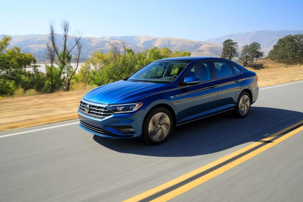 Огляд оновленого седана Volkswagen Jetta Фото 2