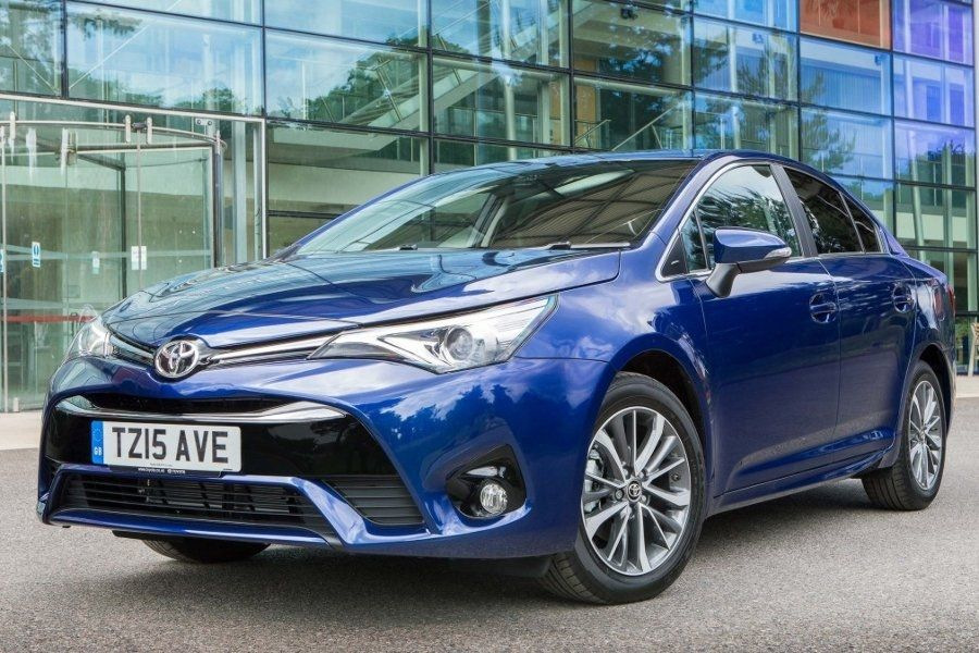 Огляд оновленого седана Toyota Avensis