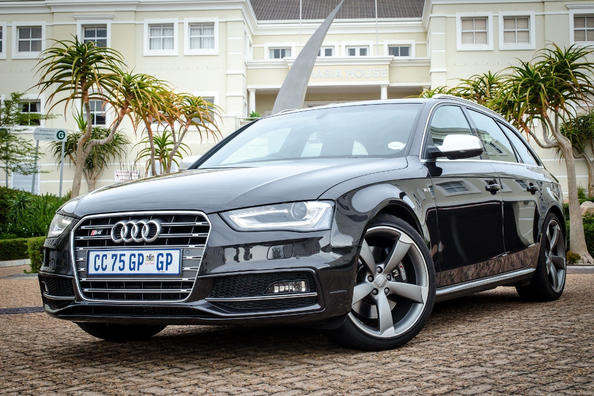 Огляд «зарядженого» седана Audi S4