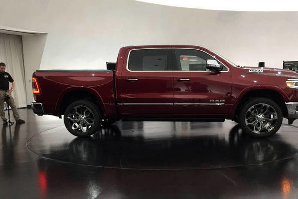 Брутальний і неповторний: пікап Ram 1500 нового покоління Фото 4