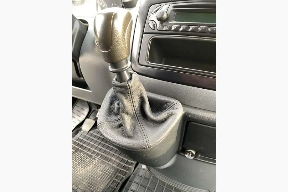 Mercedes Vito W639 2004-2014 рр. Шкіряний чохол на КПП Механіка
