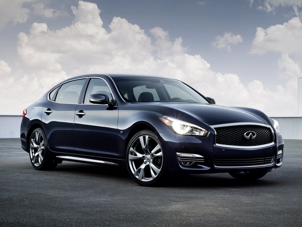 Седан бізнес-класу Infiniti Q70