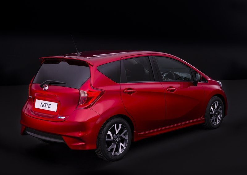 Огляд компактвена Nissan Note