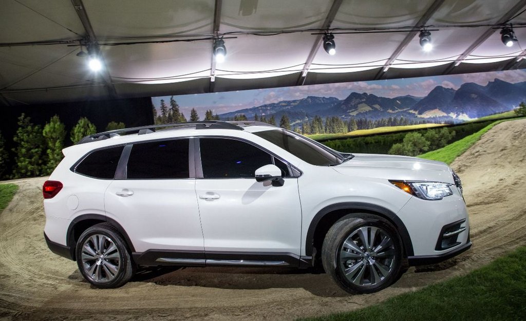 Огляд флагманського позашляховика Subaru Ascent