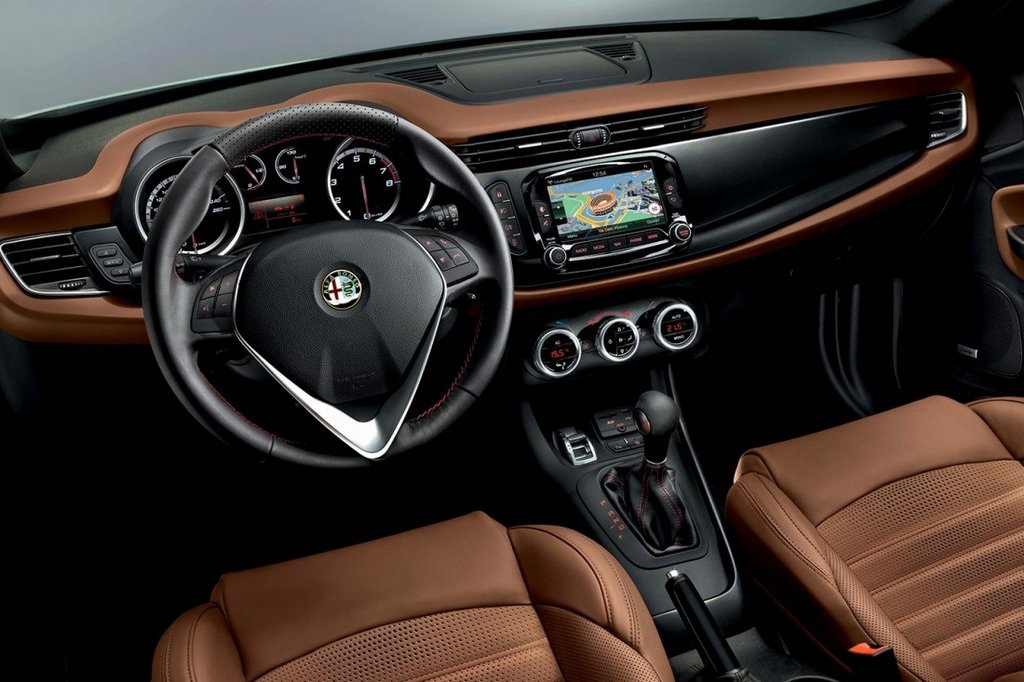 Огляд п’ятидверного хетчбека Alfa Romeo Giulietta