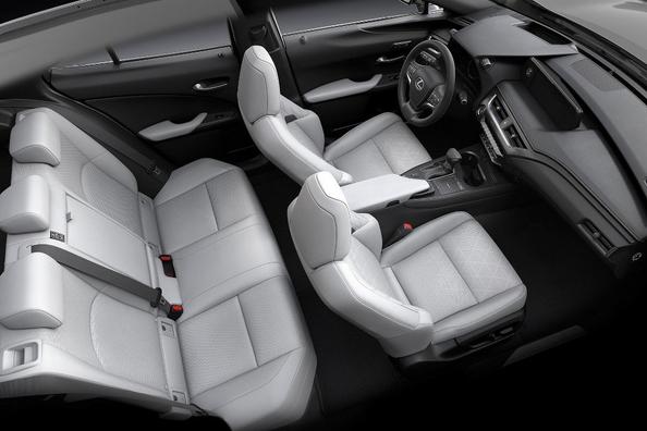 Огляд нового компактного кросовера Lexus UX 200 Фото 7