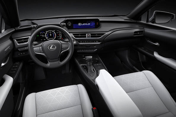 Огляд нового компактного кросовера Lexus UX 200 Фото 6