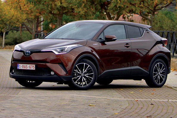 Компактний міський кросовер Toyota C-HR