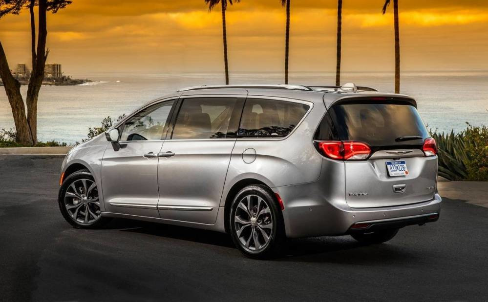 Огляд мінівена Chrysler Pacifica