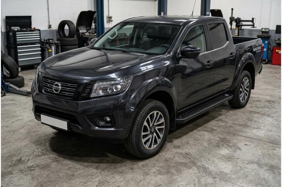 Nissan Navara/NP300 2016- рр. Бокові пороги Allmond Black (2 шт., алюм.) Фото 1