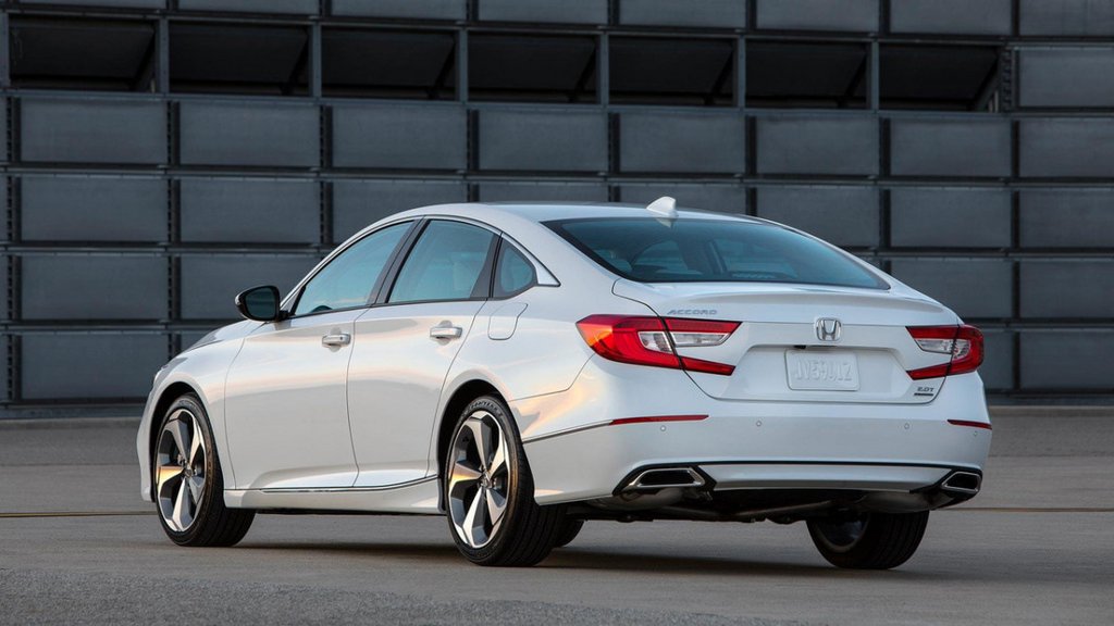Огляд седана Honda Accord десятого покоління