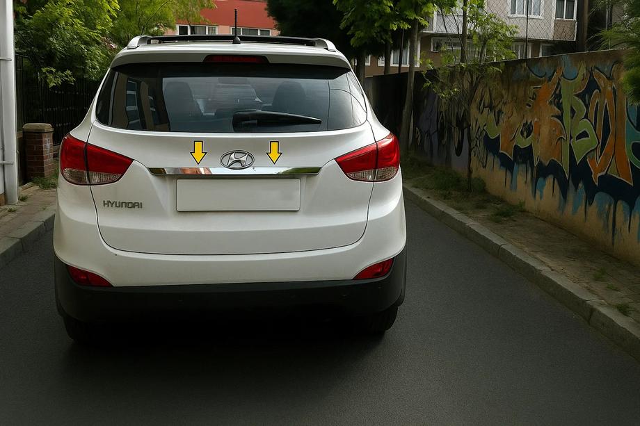 Hyundai IX-35 2010-2015 рр. Хром планка над номером (широка) Полірована нержавіюча сталь Фото 4