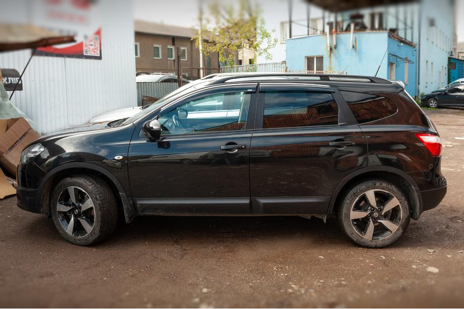 Nissan Qashqai 2010-2014 рр. Вітровики з хромованим молдингом (4 шт, Niken) Фото 3