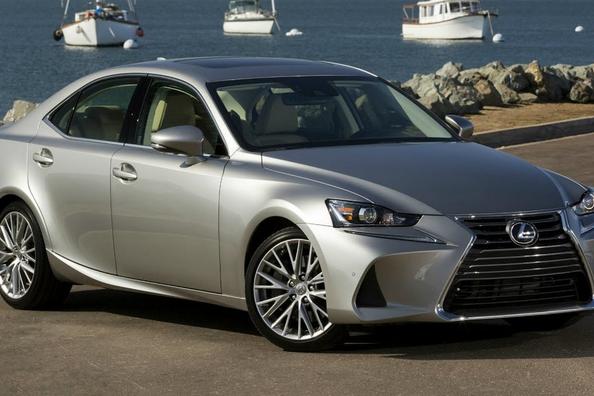 Оновлений седан Lexus IS
