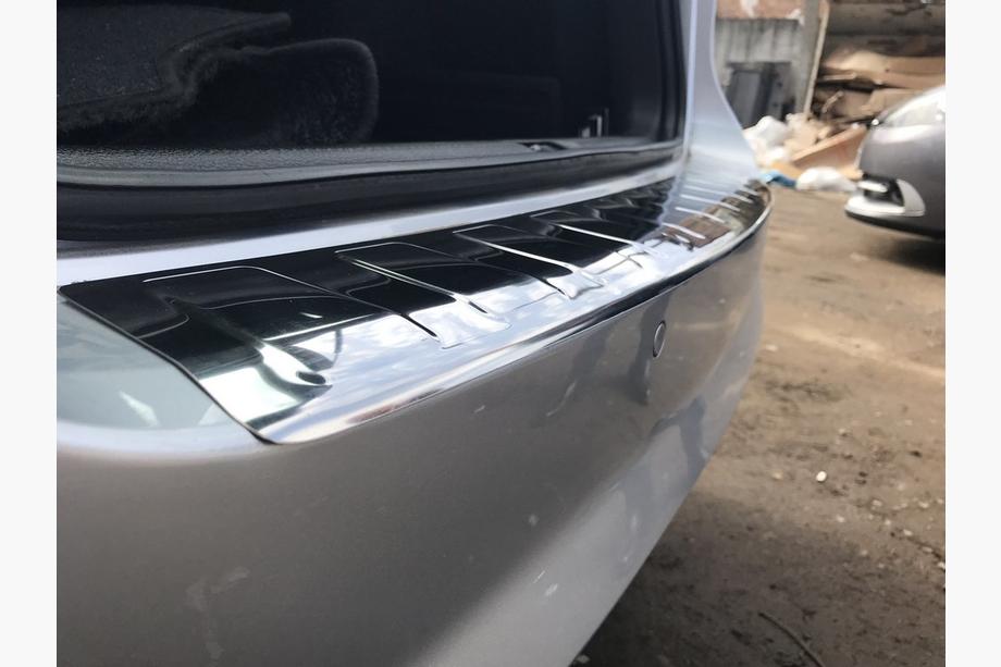 Volkswagen Passat B7 2012-2015 рр. Накладка на задній бампер Carmos (SW, нерж) Фото 5
