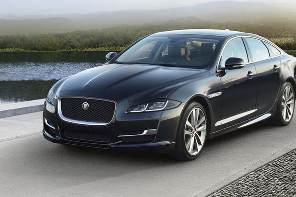 Преміальний седан Jaguar XJ