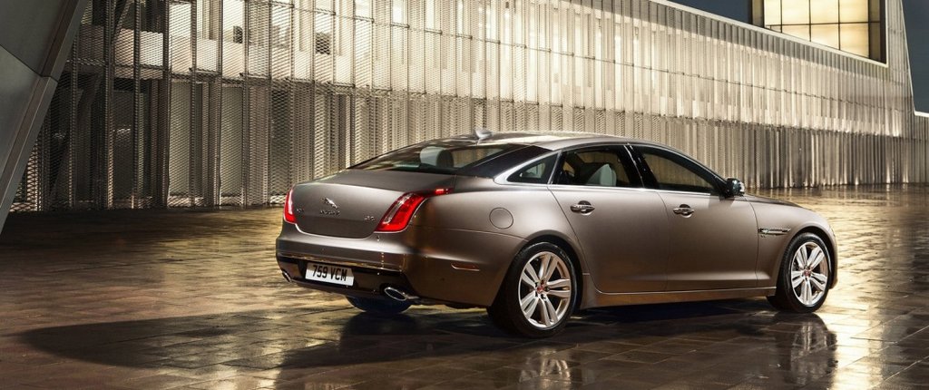 Преміальний седан Jaguar XJ