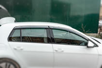 Volkswagen Golf 7/E-Golf 2012-2020 рр. Вітровики з хромованим молдингом HB (4 шт, Niken) фото 3