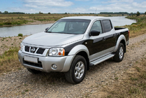 Nissan NP300 1999-2015 рр. Бокові пороги Maya V2 (2 шт., алюміній) фото 1