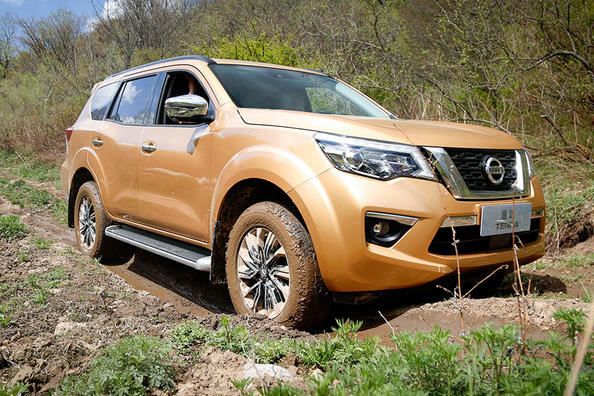 Огляд нового позашляховика Nissan Terra Фото 5