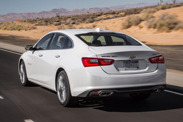 Огляд седана Chevrolet Malibu дев’ятого покоління Фото 5