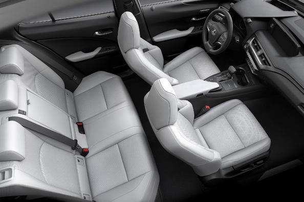 Компактний кросовер Lexus UX 200 Фото 5