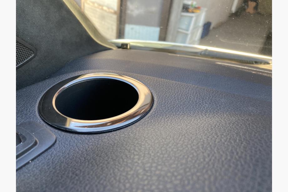 Volkswagen T6 2015-2024 рр. Накладка на підсклянник (2 шт., чорний хром) Image