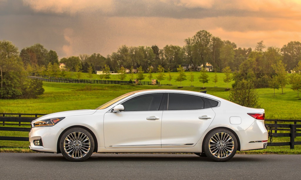 Седан Kia Cadenza: солідність, комфорт та преміальну якість