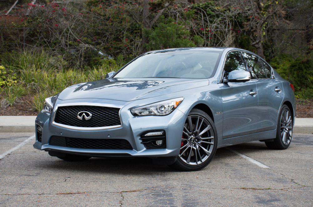 Преміальний седан Infiniti Q50