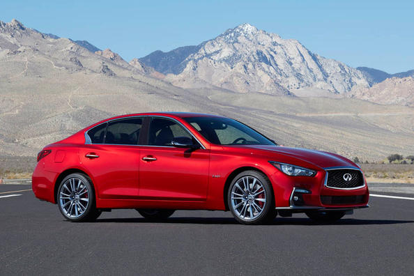 Преміальний седан Infiniti Q50