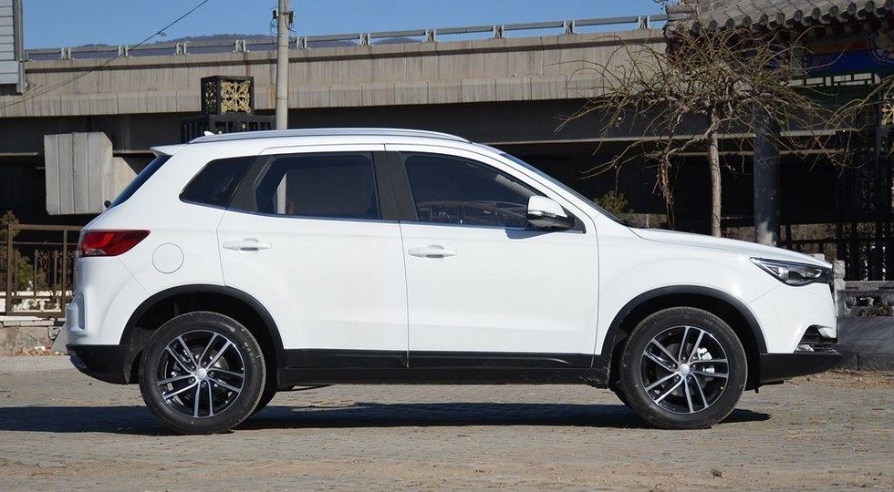 Огляд кросовера FAW Besturn X40